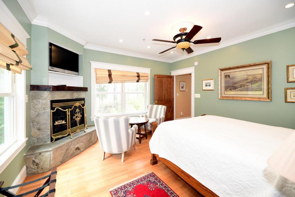 Deluxe Double Room with Sea View interior